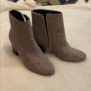 Stylish Women's Ankle Boots - Black and Tan